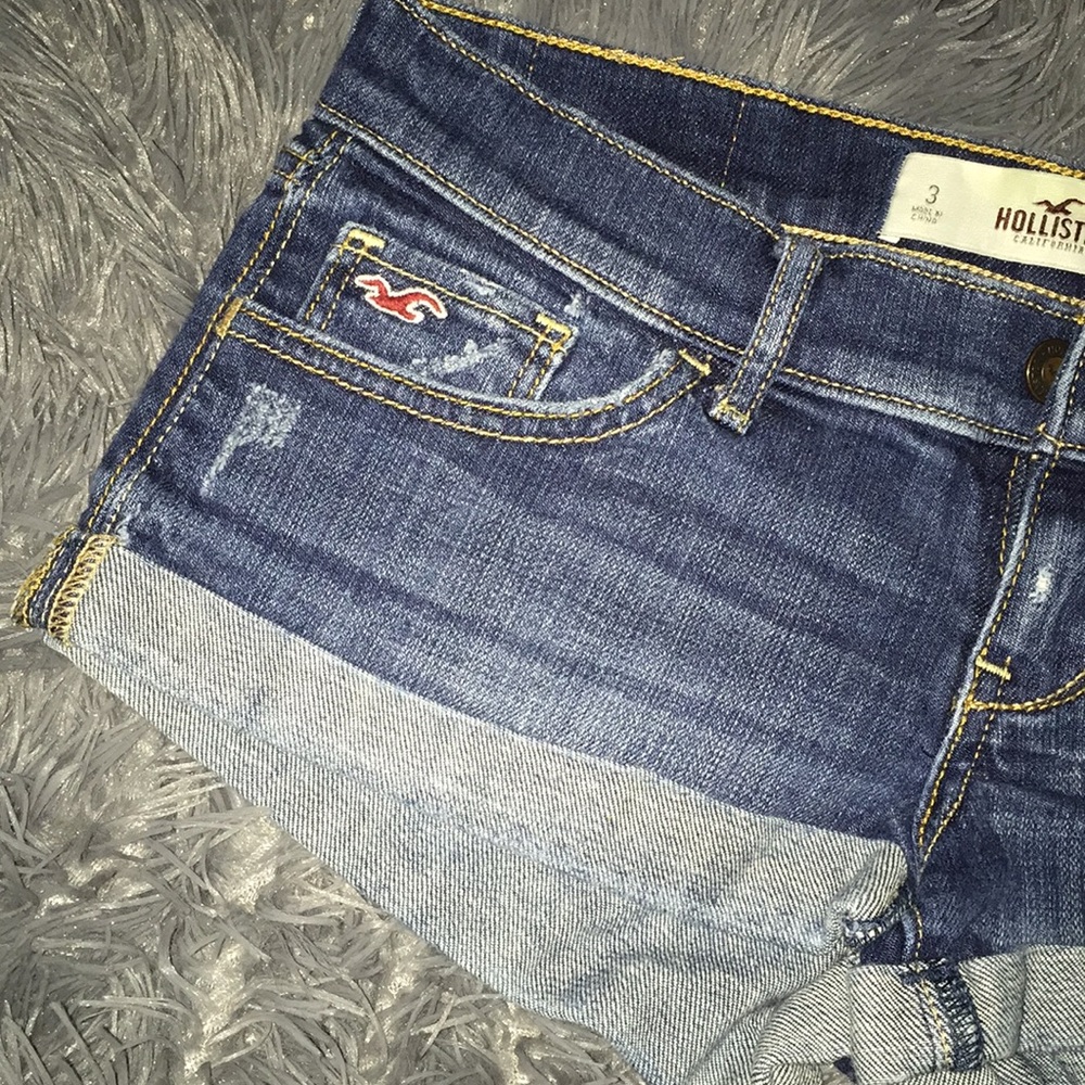 Shorts - Picture 2 of 4